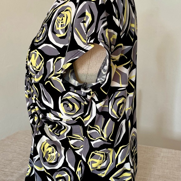 Briggs NY Floral Twist-Front Blouse - Black, Yellow, and Gray Size: PM NWOT - Picture 4 of 12